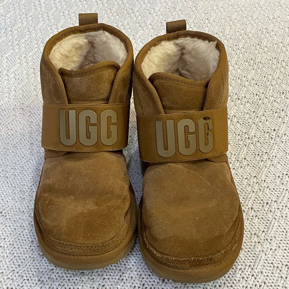 Ugg Neumel II Graphic Slip-on Boots, size 4Y